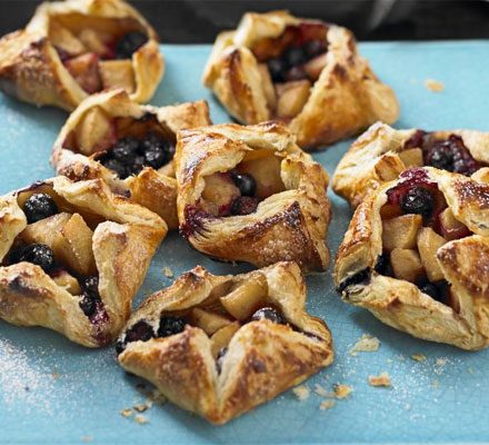 https://www.pontalo.net - Apple & blueberry Danishes