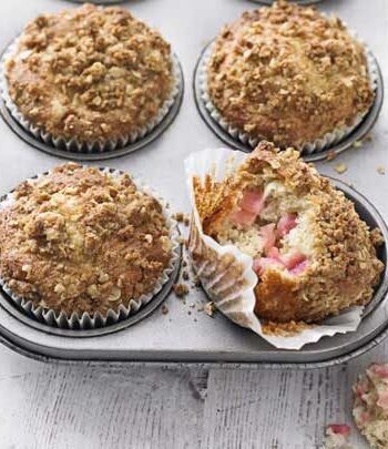 https://www.pontalo.net - Rhubarb crumble muffins