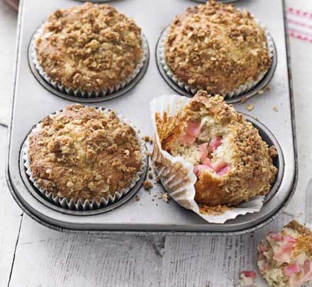 https://www.pontalo.net - Rhubarb crumble muffins