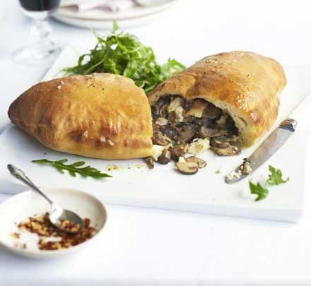 https://www.pontalo.net - Mushroom & goat’s cheese calzone