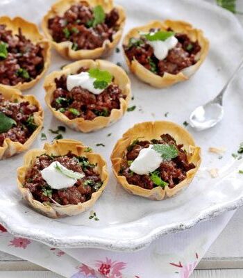 https://www.pontalo.net - Minced lamb filo tarts