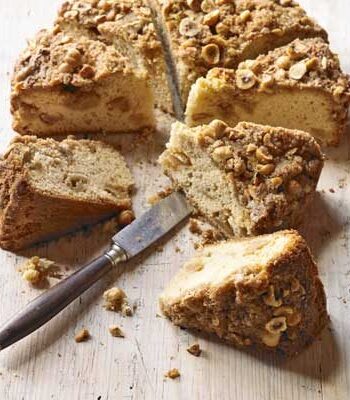 https://www.pontalo.net - Caramelised apple cake with streusel topping