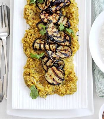 https://www.pontalo.net - Sweet & sour lentil dhal with grilled aubergine