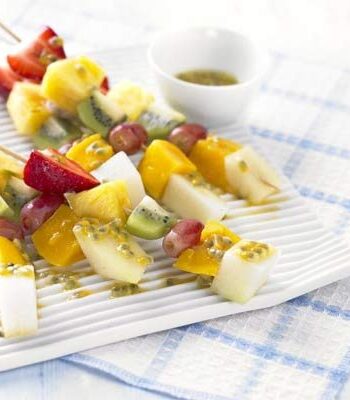 https://www.pontalo.net - Frozen fruit sticks with passion fruit & lime drizzle