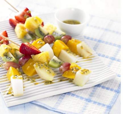 https://www.pontalo.net - Frozen fruit sticks with passion fruit & lime drizzle