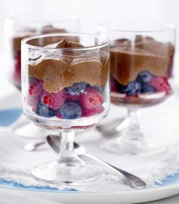 https://www.pontalo.net - Chocolate & berry mousse pots