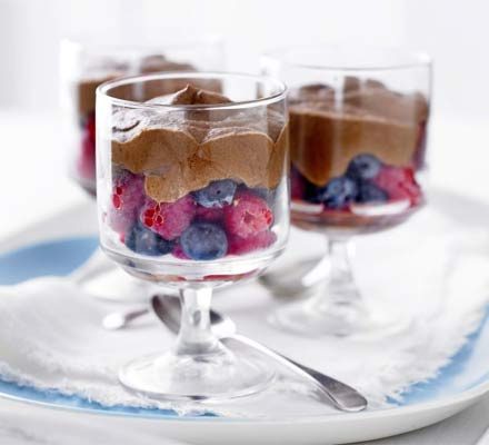 https://www.pontalo.net - Chocolate & berry mousse pots