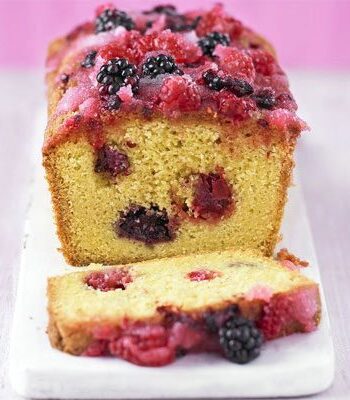 https://www.pontalo.net - Summer fruit drizzle cake