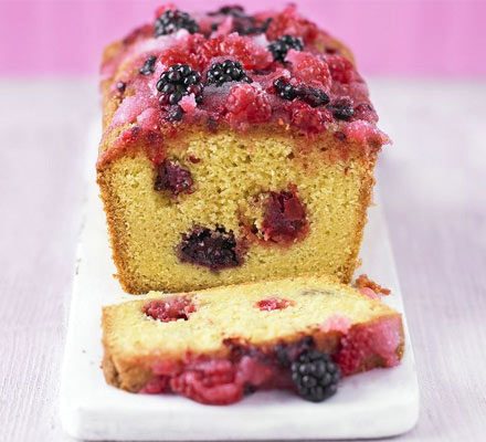 https://www.pontalo.net - Summer fruit drizzle cake