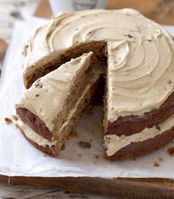 https://www.pontalo.net - Apple & walnut cake with treacle icing