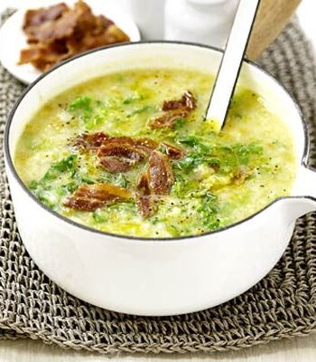 https://www.pontalo.net - Potato & Savoy cabbage soup with bacon