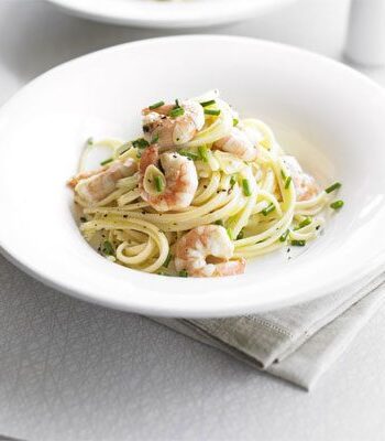 https://www.pontalo.net - Creamy linguine with prawns