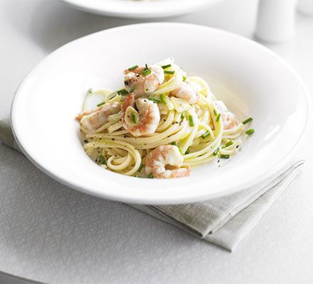 https://www.pontalo.net - Creamy linguine with prawns