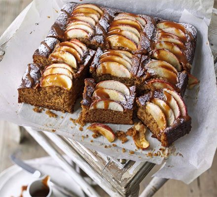 https://www.pontalo.net - Spiced toffee apple cake