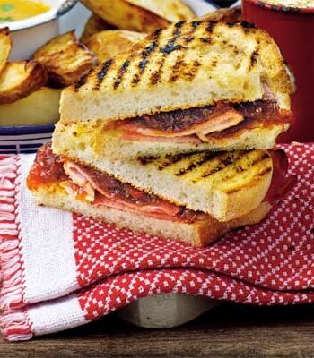 https://www.pontalo.net - Bacon sandwich on crusty bread