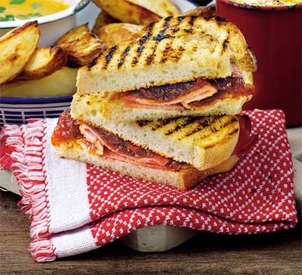 https://www.pontalo.net - Bacon sandwich on crusty bread