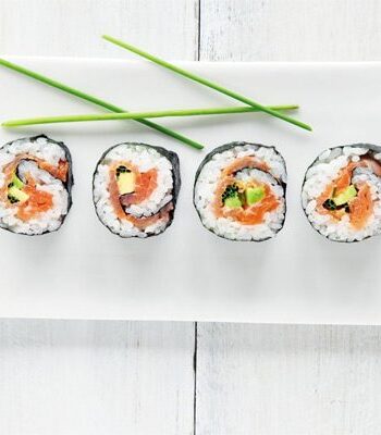 https://www.pontalo.net - Smoked salmon & avocado sushi