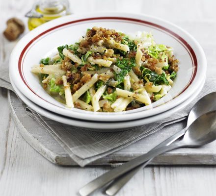 https://www.pontalo.net - Creamy lemon & cabbage pasta with garlic crumbs