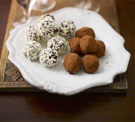 https://www.pontalo.net - Bitter chocolate truffles