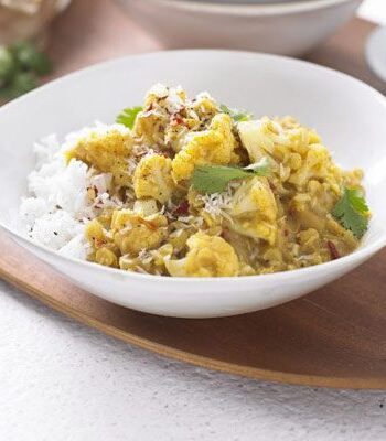 https://www.pontalo.net - Yellow lentil & coconut curry with cauliflower