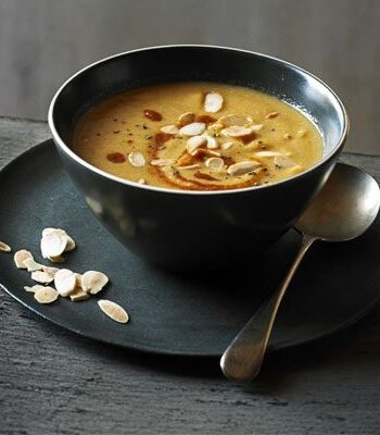 https://www.pontalo.net - Moroccan spiced cauliflower & almond soup