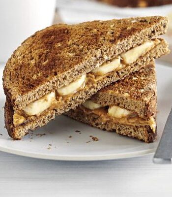 https://www.pontalo.net - Peanut butter & banana on toast