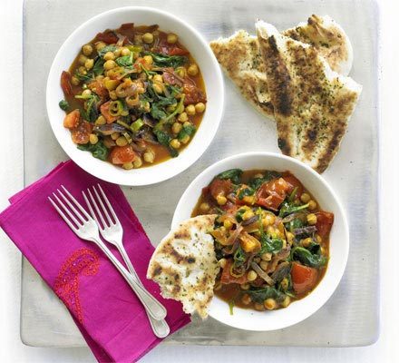 https://www.pontalo.net - Chickpea stew with tomatoes & spinach