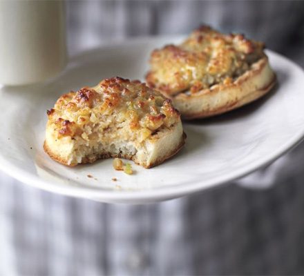 https://www.pontalo.net - Rarebit crumpets