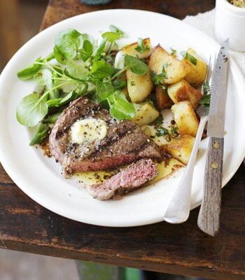 https://www.pontalo.net - Peppered fillet steak with parsley potatoes