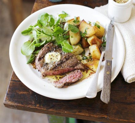 https://www.pontalo.net - Peppered fillet steak with parsley potatoes