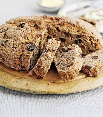 https://www.pontalo.net - Fruit & spice soda bread