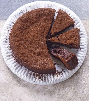 https://www.pontalo.net - Sunken drunken chocolate cake