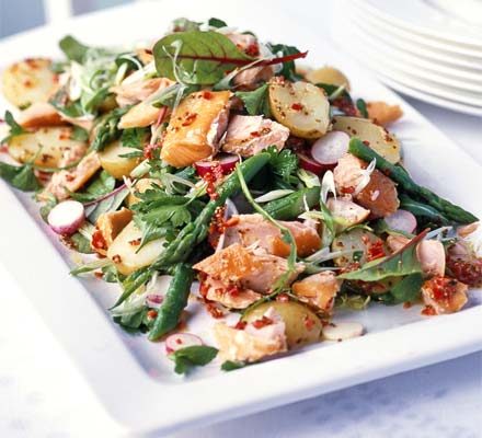 https://www.pontalo.net - Hot-smoked salmon salad with a chilli lemon dressing