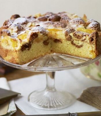 https://www.pontalo.net - Apricot & ratafia sponge cake