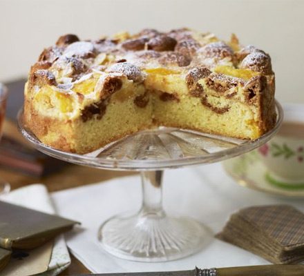 https://www.pontalo.net - Apricot & ratafia sponge cake