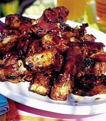 https://www.pontalo.net - Sizzling spare ribs with BBQ sauce