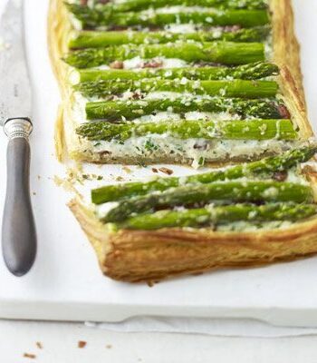 https://www.pontalo.net - Herby asparagus & bacon tart