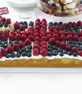 https://www.pontalo.net - Fruity flag traybake