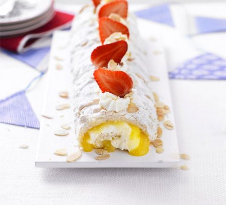 https://www.pontalo.net - Almond & lemon meringue roulade