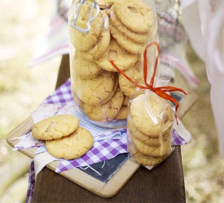 https://www.pontalo.net - Custard & white chocolate biscuits