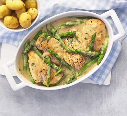 https://www.pontalo.net - Creamy tarragon chicken with asparagus