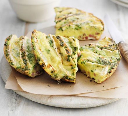 https://www.pontalo.net - Bacon & brie omelette wedges with summer salad