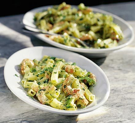 https://www.pontalo.net - Pasta salad with pesto & prawns