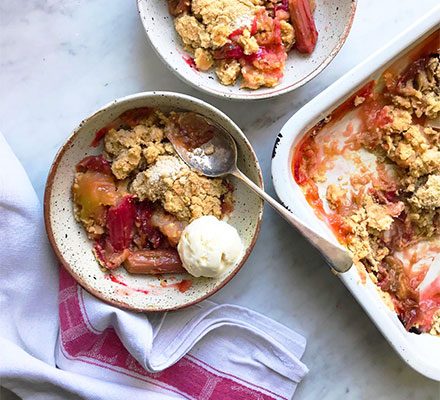 https://www.pontalo.net - Rhubarb & apple crumble