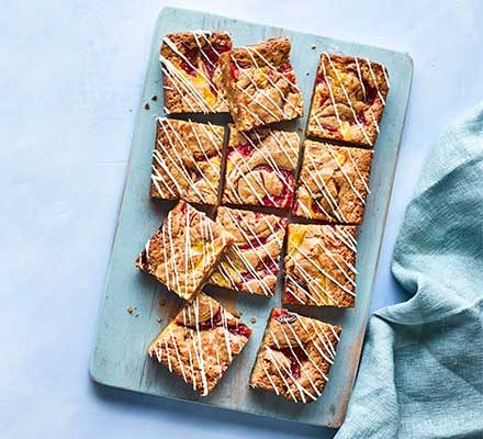 https://www.pontalo.net - Rhubarb & custard blondies