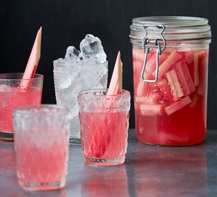 https://www.pontalo.net - Rhubarb gin