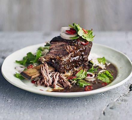 https://www.pontalo.net - Pressure cooker short ribs with herb salad