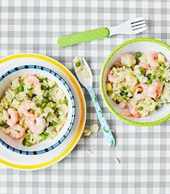 https://www.pontalo.net - Toddler recipe: Microwave courgette and pea risotto with prawns