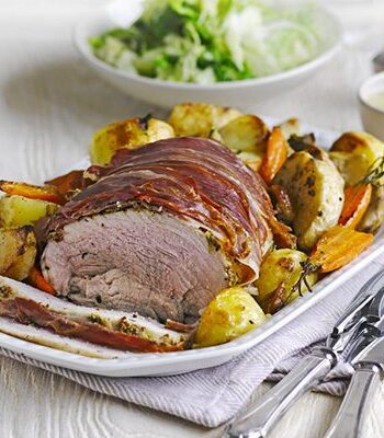 https://www.pontalo.net - Herb roast pork with vegetable roasties & apple gravy