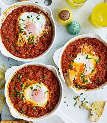 https://www.pontalo.net - Roasted pepper baked eggs